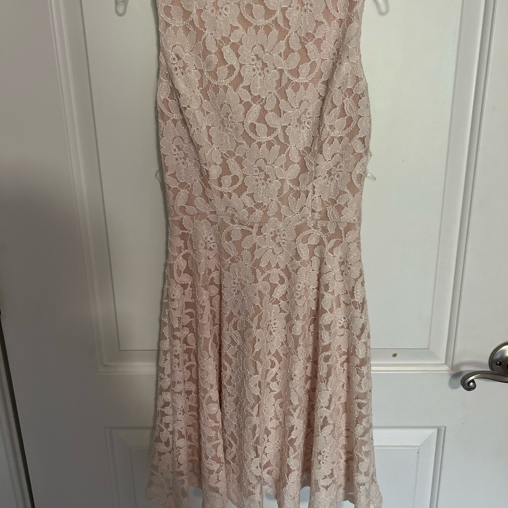 Speechless dress. Light pink/cream with white lace